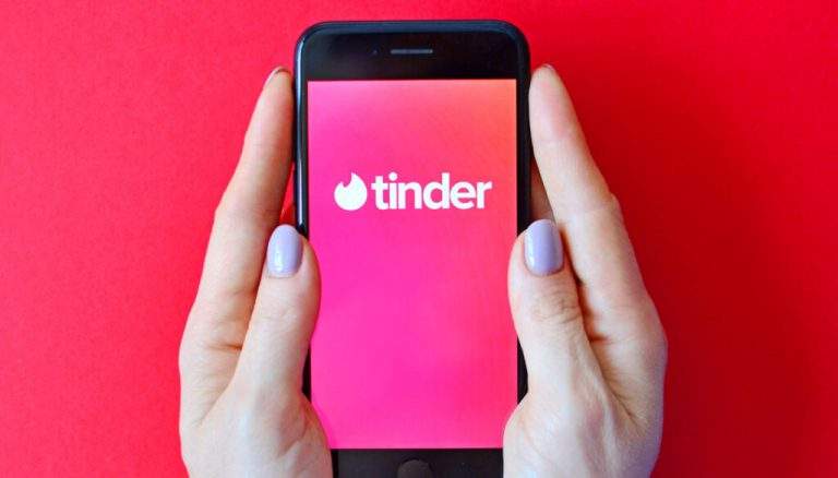 Is There A Tinder But For Friends : I Let My Friends Play Matchmaker On My Tinder | Tinder ... / There is hardly any nightlife at all.